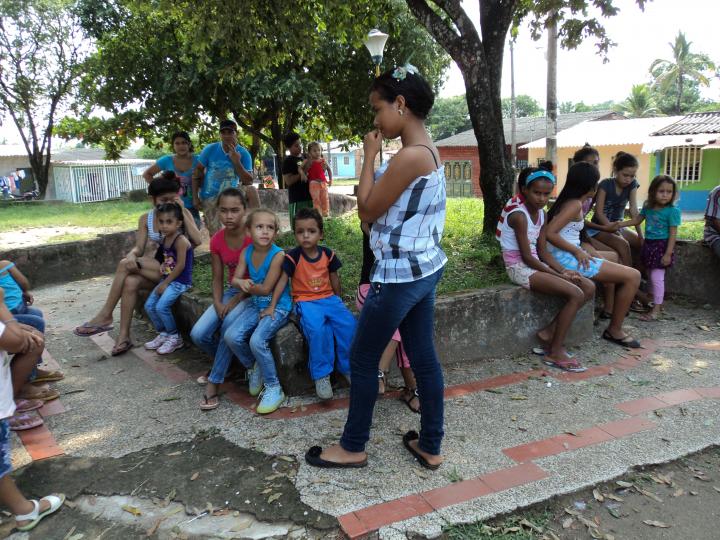 ME  ENCANTA  ESTE SITIO ES UN APRQUESITO FRENTE  AL HOGAR DE PASO  EXCELENTE  ADAPTAR PARA EL AREA RECREACIONAL.